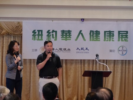 州眾議員金兌錫(Ron Kim)出席由新唐人、大紀元媒體集團主辦的「關心腸健康-新唐人健康展」。