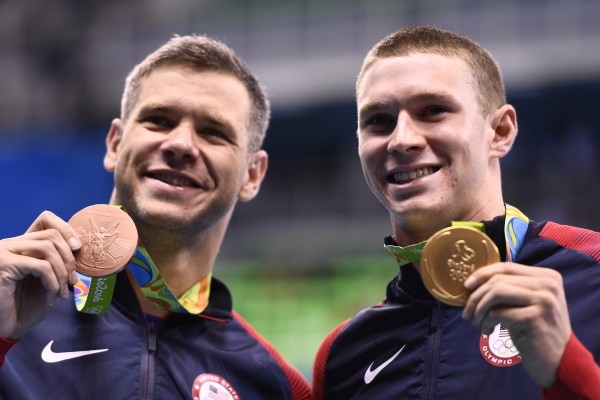 美国泳将再破蛙泳和仰泳奥运纪录