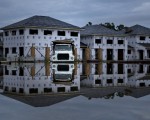 美国路州水患 灾民面临十年来最大住房难题