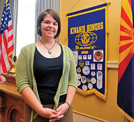 於2015年2月慘遭IS殺害的美國女孩凱拉‧穆勒(Kayla Mueller)生前照片。(MUELLER FAMILY PHOTO / AFP)