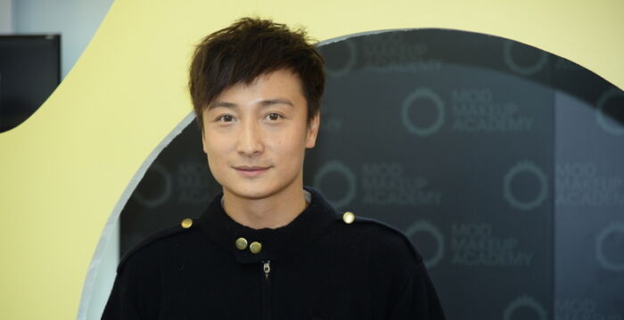 回应“接受不了生女儿” 方力申自曝险家变