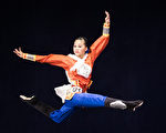 新唐人第七届“全世界中国古典舞大赛”亚太区初赛8月1日在台北举行，图为少年女子组参赛选手邱靖匀表演。（陈柏州／大纪元）