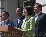 8月12日，加州众议员丁右立（右一）、邱信福（左一）提出的规范加强观光大巴安全系列法案，倡导行人安全的“行走旧金山”组织发言人娜塔莉‧伯迪克（右二）赞赏。（周凤临／大纪元）