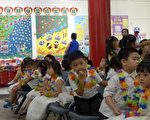 紐約華僑學校昨（18日）在中華公所禮堂舉行「暑期班畢業成果匯報會」，展示7個星期以來的學習成果。 (蔡溶/大紀元)