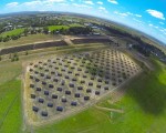 昆士兰大学太阳能研究基地在Gatton校区落成，有超过37,000个太阳能板。在12个月内，为整个校园减少了40%的用电量。