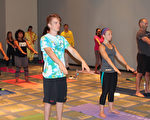瑜伽展览会法轮功学习班  强大能量给人美妙体验