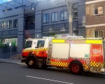 8月10日下午，悉尼華人聚集區好事圍商業中心附近、Woodville街2號的一棟建築內，因突然出現難聞的氣味，火災救援趕到現場，樓內工作人員被疏散。（安平雅/大紀元）