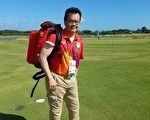 在里约奥运会担任医疗义工的华裔医师郑金光上周六8月13日遭遇持枪抢劫，图为郑金光在高尔夫球场的照片。（郑金光提供）