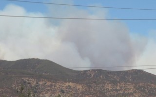 南加州森林大火延烧2.5万亩 八万人急撤