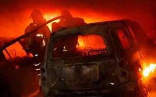帕薩迪納車庫起火 燒毀11輛汽車