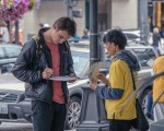 西雅图法轮功学员征签传真相  各地游客支持