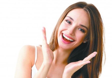 Incognito™舌侧正畸矫治器将让您拥有自信又迷人的笑容。（Fotolia）