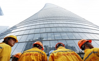 两周盖起摩天大楼 中国建筑热潮藏隐忧