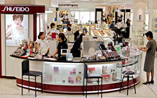 不再只爱日本电子产品 中国游客狂买化妆品