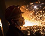 中國勞工市場開始出現裂縫，困頓的企業讓數百萬工人無所事事。(Kevin Frayer/Getty Images)