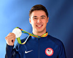 华裔选手陈海翔（Alexander Massialas）获得本届奥运男子花剑银牌，创下自1960年以来，美国选手首次在奥运花剑比赛中获得奖牌。(Harry How/Getty Images)