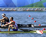 Croatia's Damir Martin (R) and New Zealand's Mahe Drysdale row during the Men's Eight final rowing competition at the Lagoa stadium during the Rio 2016 Olympic Games in Rio de Janeiro on August 13, 2016. / AFP / Damien MEYER        (Photo credit should read DAMIEN MEYER/AFP/Getty Images)