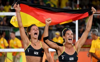 德國人摘走沙灘女排金牌 巴西人痛心