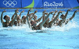 组图：奥运水上芭蕾 俄女团夺金 中国摘银
