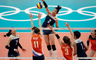 RIO DE JANEIRO, BRAZIL - AUGUST 18:  Ting Zhu of China strikes the ball at the Netherlands defence during the Women's Volleyball Semifinal match at the Maracanazinho on Day 13 of the 2016 Rio Olympic Games on August 18, 2016 in Rio de Janeiro, Brazil.  (Photo by Jamie Squire/Getty Images)