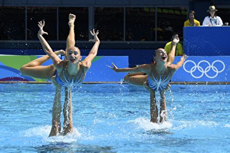 Team Russia, competes in the Teams Free Routine final during the synchronised swimming event at the Maria Lenk Aquatics at the Rio 2016 Olympic Games in Rio de Janeiro on August 19, 2016. / AFP / CHRISTOPHE SIMON (Photo credit should read CHRISTOPHE SIMON/AFP/Getty Images)
