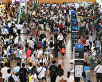 组图：台风重击 日本400航班取消万人撤离