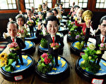 随着中共准备本周末在杭州主持G20经济峰会，它决心向世界显示，它是富裕国家俱乐部的平等伙伴。图为民间艺人吴小莉捏的各国领袖泥人像。( STR/AFP/Getty Images)