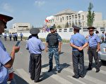 中共駐吉爾吉斯大使館遭遇一枚自殺汽車炸彈襲擊，造成五人受傷和一名攻擊者死亡。 (VYACHESLAV OSELEDKO/AFP/Getty Images)