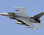 一架F-16C战隼2007年九月在内华达试验和训练靶场。 (Ethan Miller/Getty Images)