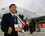 中國民航業務在飆升。分析家預測，空中交通流量在未來20年將擴張四倍。但是有一個問題：中國飛行員短缺。(MARK RALSTON/AFP/Getty Images)