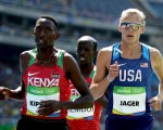 8月17日，在里约奥运会男子3000米障碍决赛中，21岁的肯尼亚新秀基普鲁托（左，KIPRUTO Conseslus）获得金牌，并打破奥运会纪录，右为获得银牌的美国选手贾格尔（JAGER Evan）。(Cameron Spencer/Getty Images)