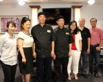 第四届台湾美食餐厅评选正在美加地区展开。7月29日，评选专家来到华盛顿DC地区，对当地台湾华侨经营的祥龙和顶鲜两家餐厅分别进行了评审。图为评审专家在祥龙餐厅。（何伊/大纪元）