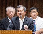 科技部长杨弘敦(中)21日表示,福卫五号对国防的确有影响,尽量让国防问题减到最低。(陈柏州/大纪元)