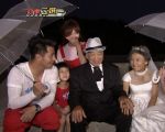 衛視中文台《冠軍任務》幫爺爺奶奶拍婚紗小茉莉感動到哭。(衛視中文台提供)
