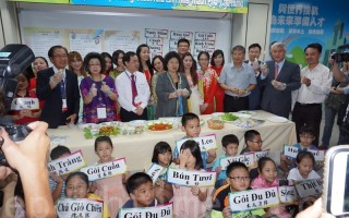 陳菊陪同越南代表觀摩高市母語教學