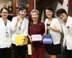 醫院社區醫療部拜訪獨老祝賀中秋