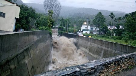 【直播】21年来最强台 莫兰蒂侵台风雨正强 【直播】21年来最强台 莫兰蒂侵台风雨正强