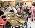 中秋送暖 月餅伴獨居長者歡度佳節