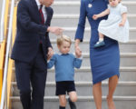英国威廉王子一家首度出访加拿大，凯特王妃（右2）的打扮，预料将带动一波流行风潮。(Chris Jackson/Getty Images)