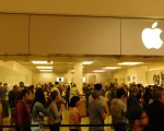 iPhone7开卖 华人果粉不落人后