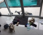 6名台灣女子22日入住泰國巴達雅一家獨棟渡假別墅，當晚6人都異常沉睡，一早起來發現所有人的皮夾散落一地，現金被偷光，回想晚間時聞到一股古怪香味，十分可疑，已報警處理。（受害人提供）