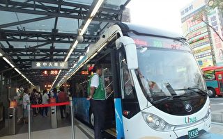 台中BRT转优化公车系统，部分员工对资遣费提出异议。（黄玉燕/大纪元）