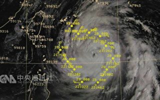 中央氣象局26日執行「梅姬颱風」追風計畫，並觀測到 颱風7級風暴風半徑從原本220公里，擴大為250公里。 （氣象局提供）