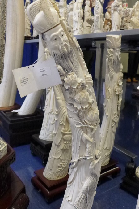 象牙製品充滿東方色彩,做工十分精美繁複,這尊藝術品的標價18萬美元。