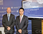 左起高盛亚太区首席策略分析师慕天辉、中国首席策略分析师刘劲津。（余钢／大纪元）