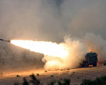 周六，一名高级官员表示，美军在2日午夜，使用新部署的移动火箭系统，打击土耳其和叙利亚边境的伊斯兰国（IS）目标。（维基百科公有领域）