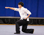 決賽場上的陳冠宇，左右開弓，氣勢磅礴，憑藉蔡李佛門平拳的套路展示，贏得第五屆「全世界華人武術大賽」銅獎。（戴兵/大紀元）