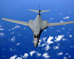 美国两架B-1B超音速轰炸机于9月21日在接近军事分界线（MDL）附近飞行。这是美国战略轰炸机首次出击至军事分界线附近30公里处。（维基百科公有领域）