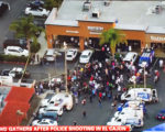 9月27日下午，圣地亚哥东郡艾尔克杭市（El Cajon）一名精神不稳定的黑人男子遭警察开枪，送医院后不治身亡。图为在案发地点聚集抗议的民众。（当地8频道CBS电视截图）
