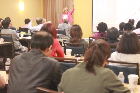 Ignite Funding公司2016年6月份在洛杉矶举办信托契约房地产投资讲座现场。(Dawn Pitts)
